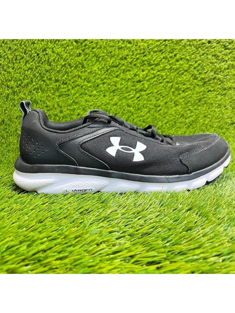 Under Armour Charged Assert 9 Mens Size 10 4E Black White Walking Shoes Sneakers